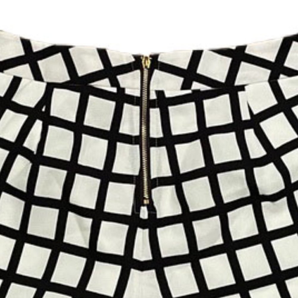 Forever 21 Grid Print Crepe Shorts - M - Picture 4 of 7